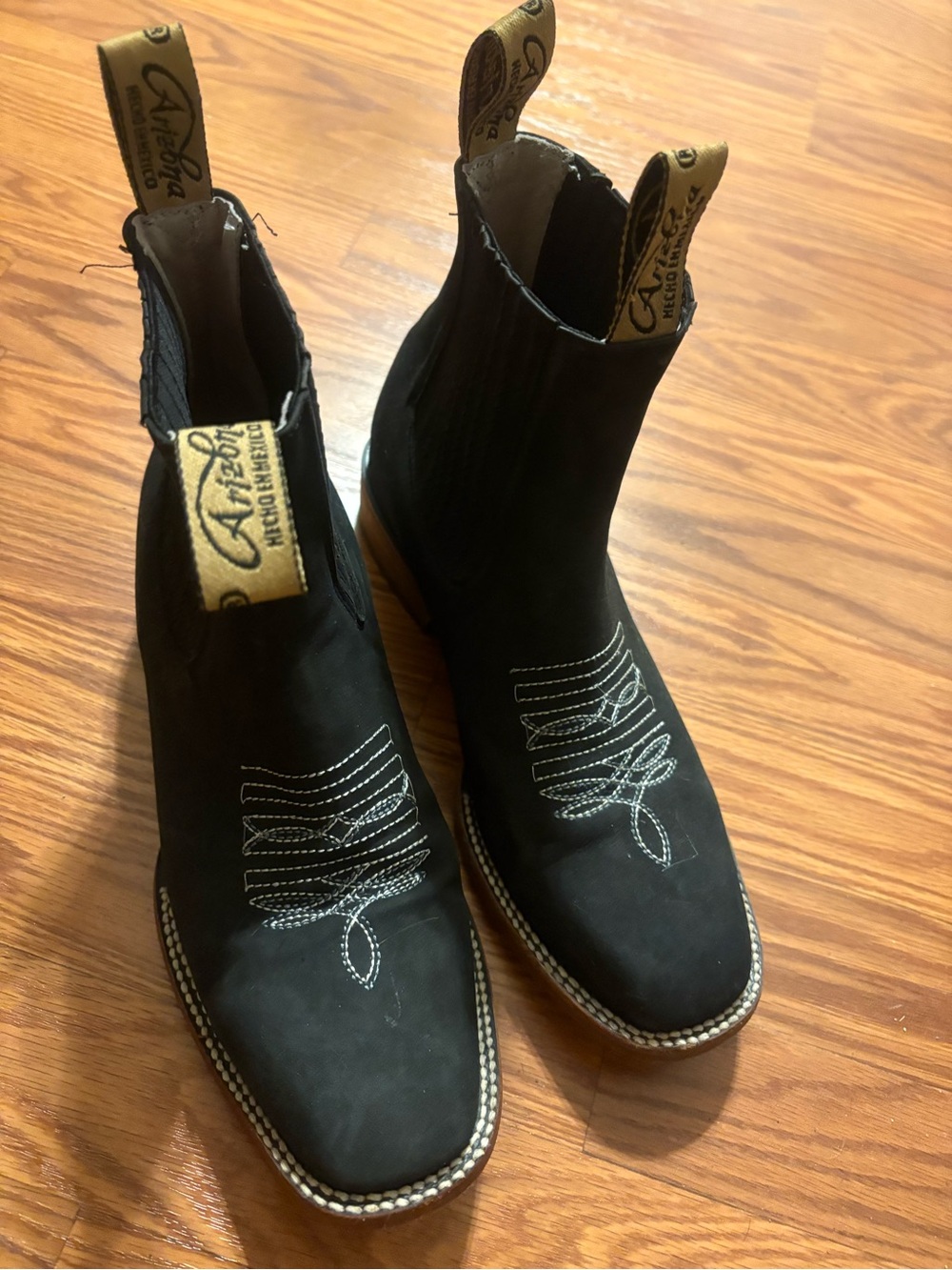 Source Unknown Black Chelsea Western Ankle Boots with Tan Pull Tabs